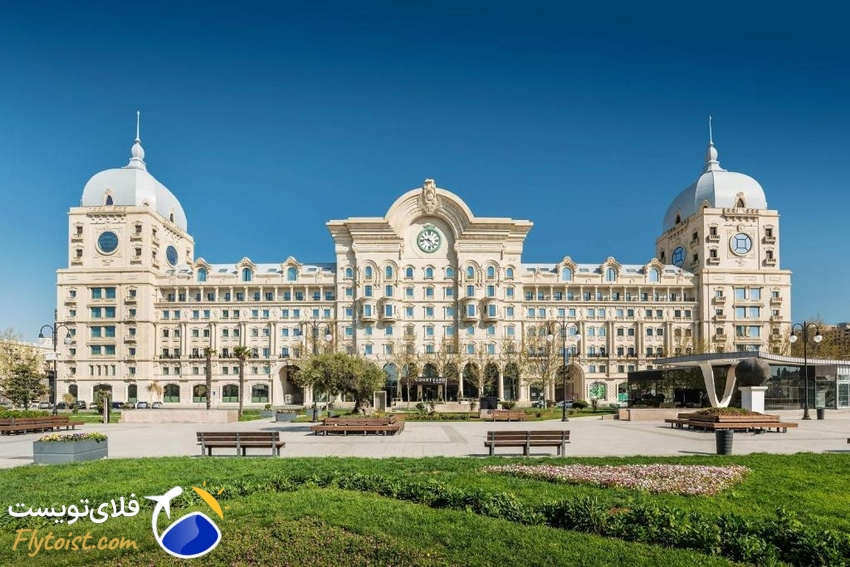 راهنمای کامل رزرو هتل در باکو 2025، هتل کورت یارد باکو